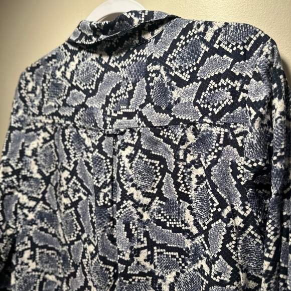 Banana Republic Soft Relaxed Shift Dress Long Sleeve Rayon Blue Python Snake 14 - Picture 9 of 16
